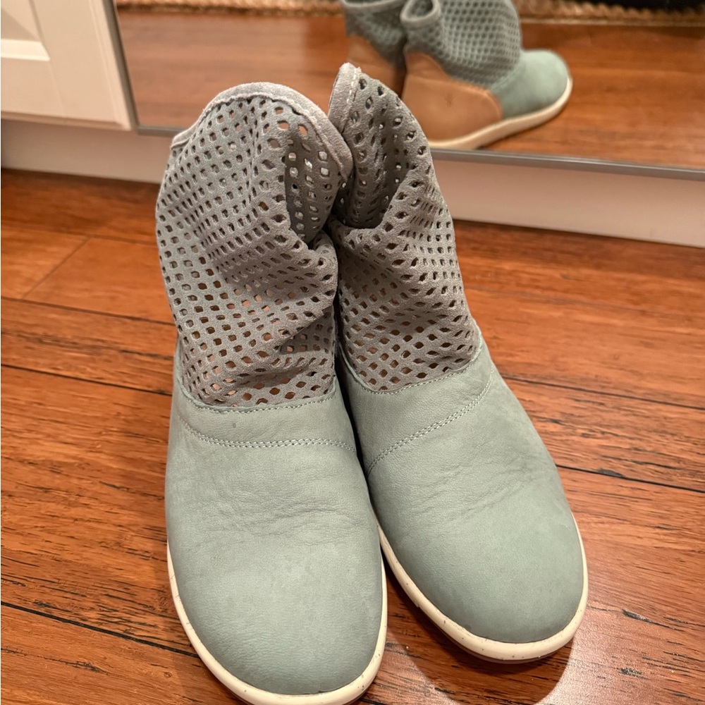 Stylish Gray Women's Ankle Boots